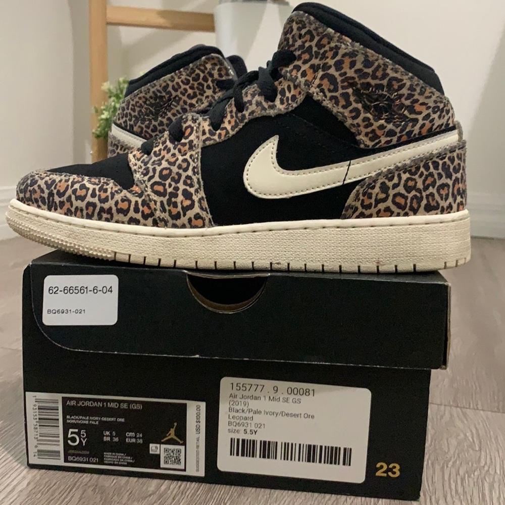 Air Jordan 1 Mid SE (GS) Leopard